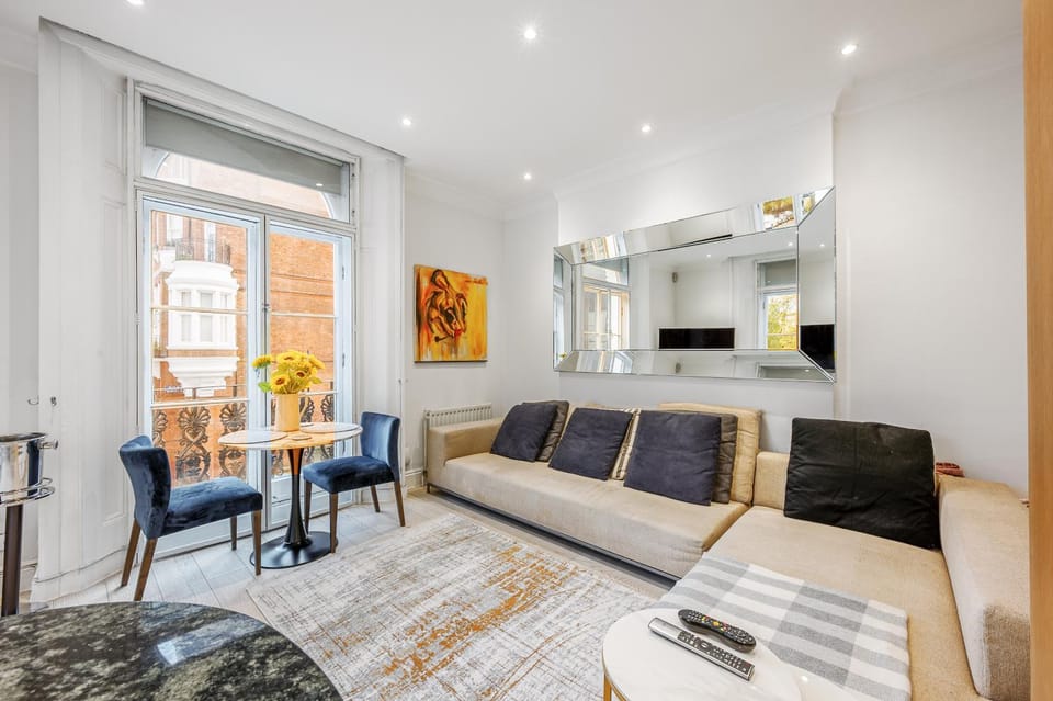 Beautiful One Bedroom Flat in Knightsbridge Apartment in City of Westminster