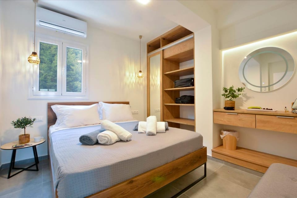 Bed, Photo of the whole room, Bedroom, towels, wardrobe