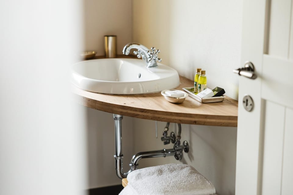 Bathroom, towels