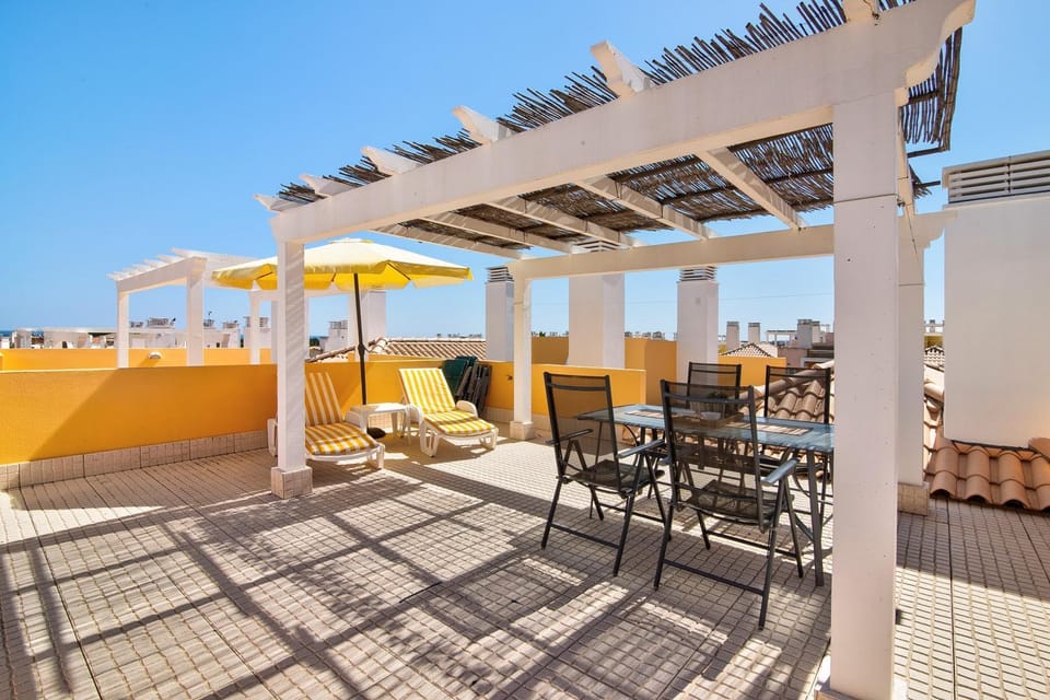 Property building, Balcony/Terrace, Living room