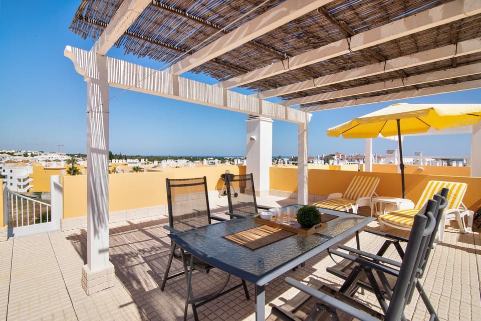 Property building, Balcony/Terrace, Living room