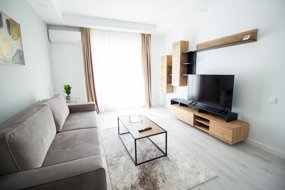 Communal lounge/ TV room, TV and multimedia, Living room, Seating area, Evening entertainment