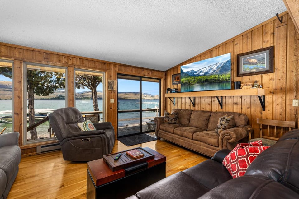 The Meadowlark Cabin Cabin in Flathead Lake