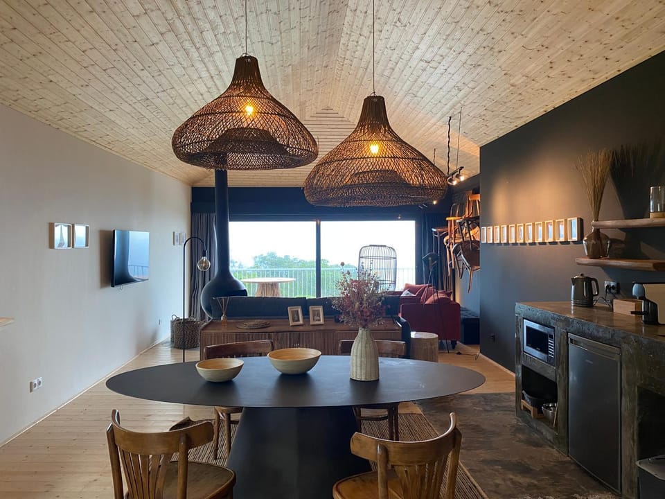 Seating area, Dining area