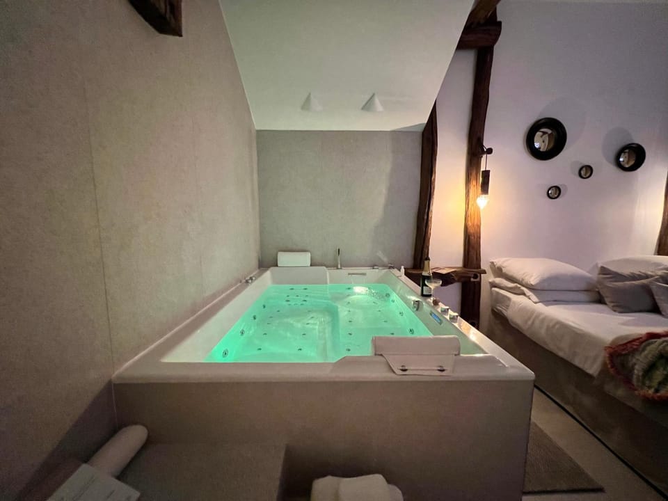 Hot Tub, Bath