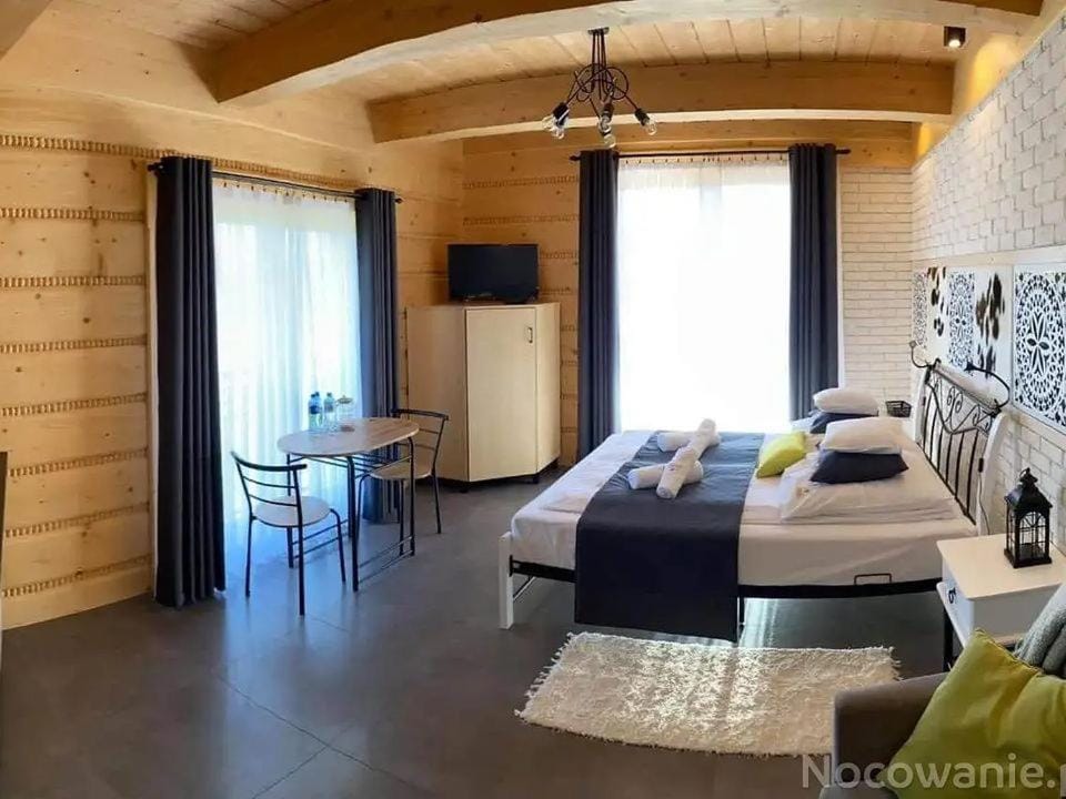 Bed, Photo of the whole room, towels