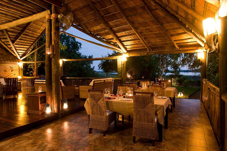 Restaurant/places to eat, Lounge or bar