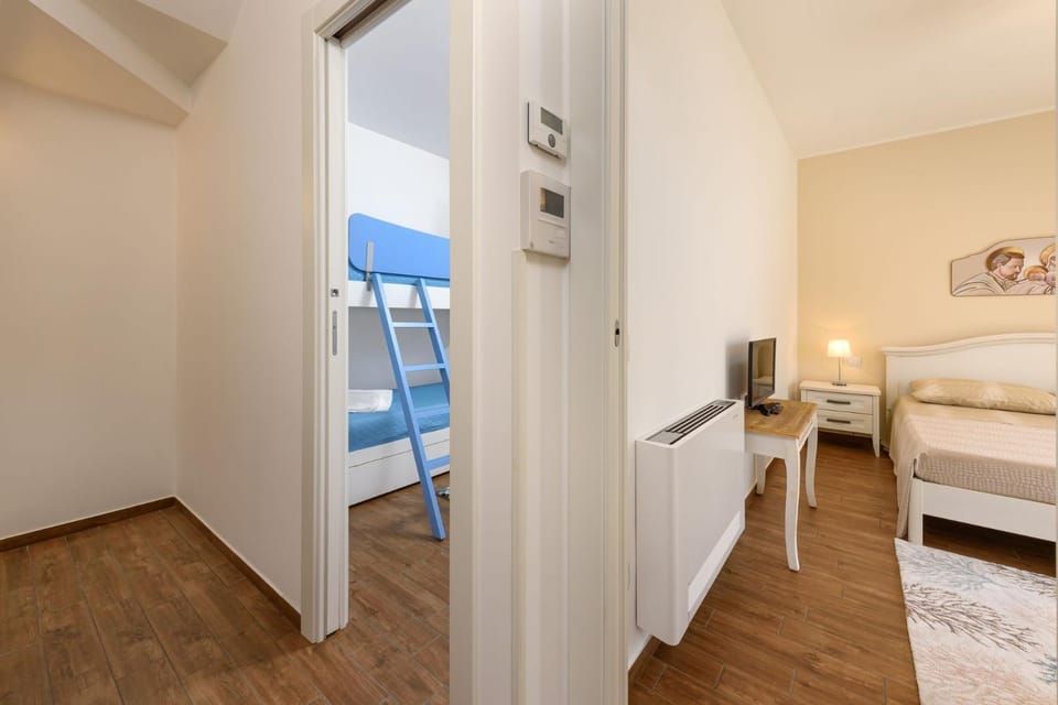 Photo of the whole room, Bedroom, bunk bed