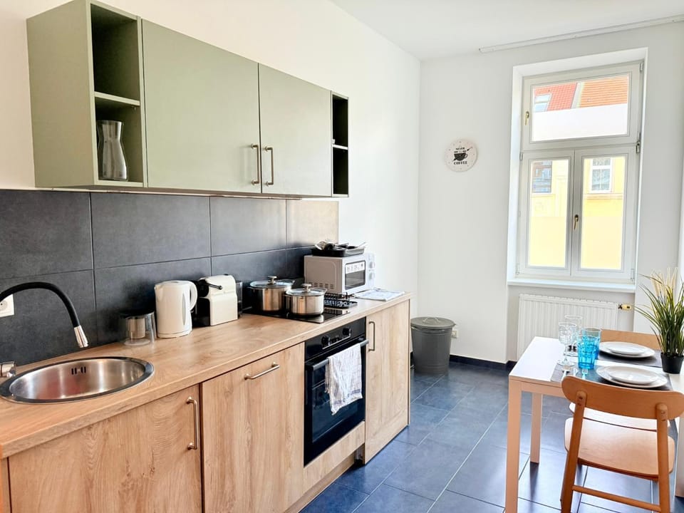 Coffee/tea facilities, Kitchen or kitchenette, Dining area, dishwasher, pet friendly, stove