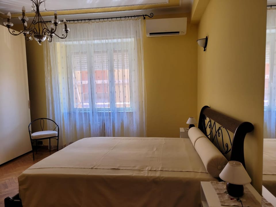 Bed, Photo of the whole room, Bedroom, air conditioner