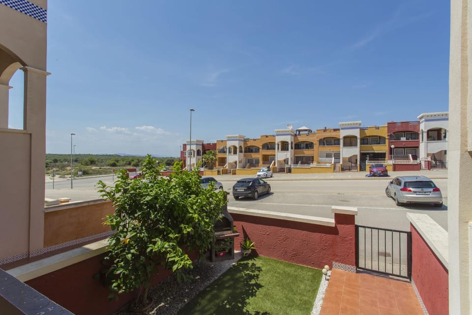 Street view, Location, Parking