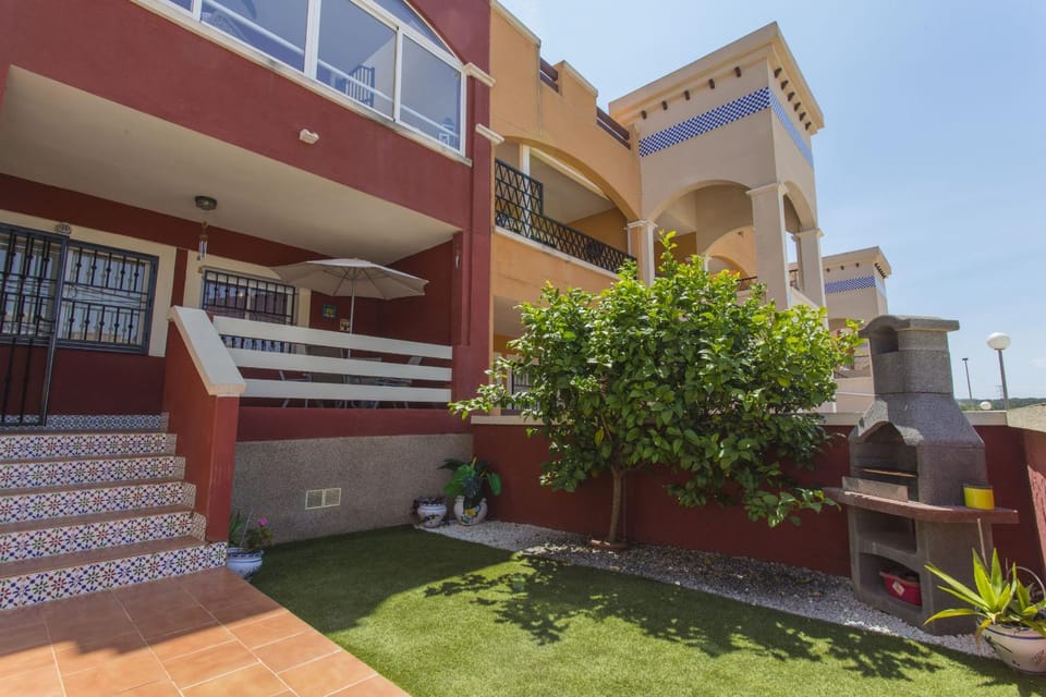 Property building, Garden, Balcony/Terrace