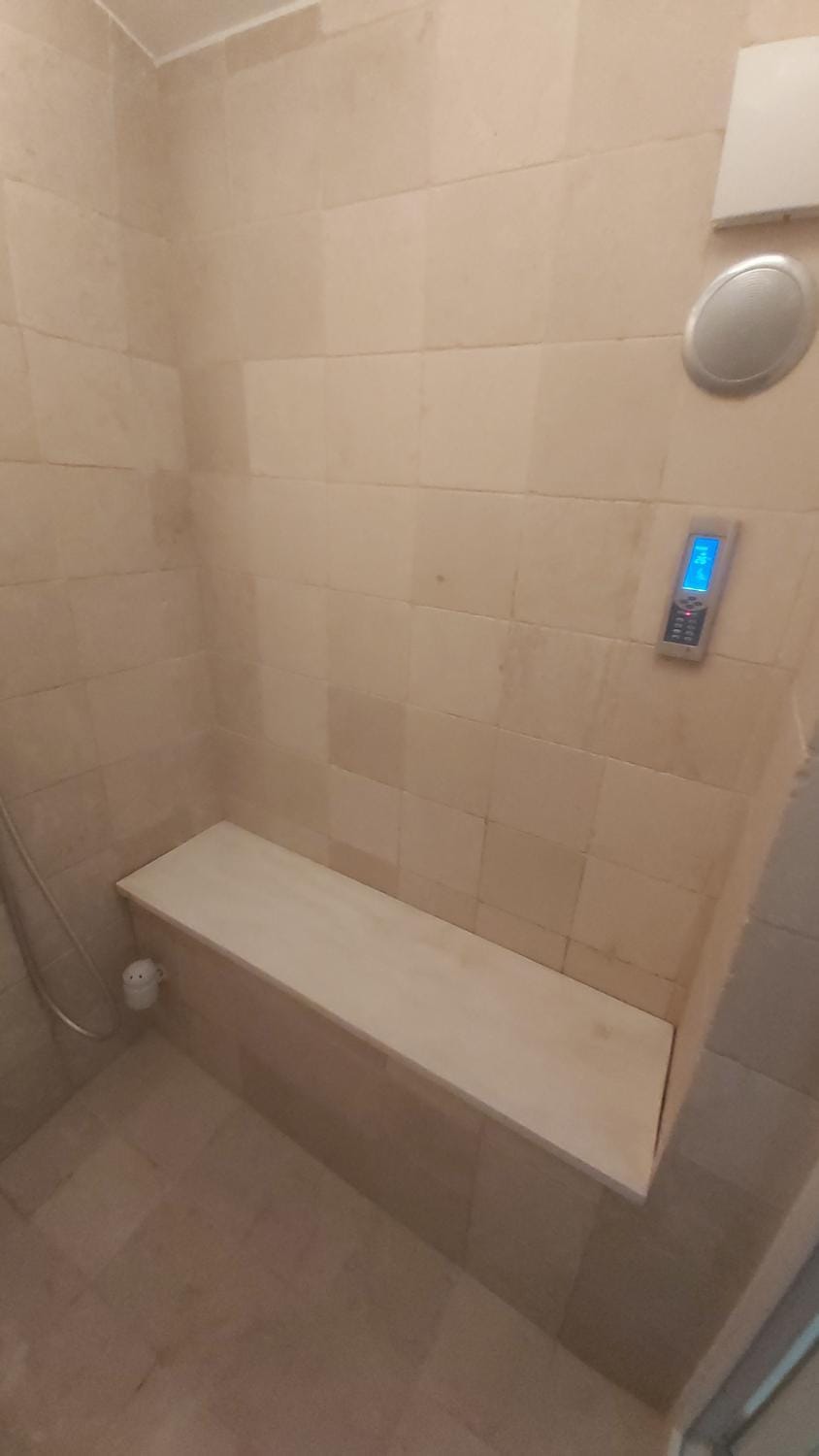 Shower, Sauna, Spa and wellness centre/facilities