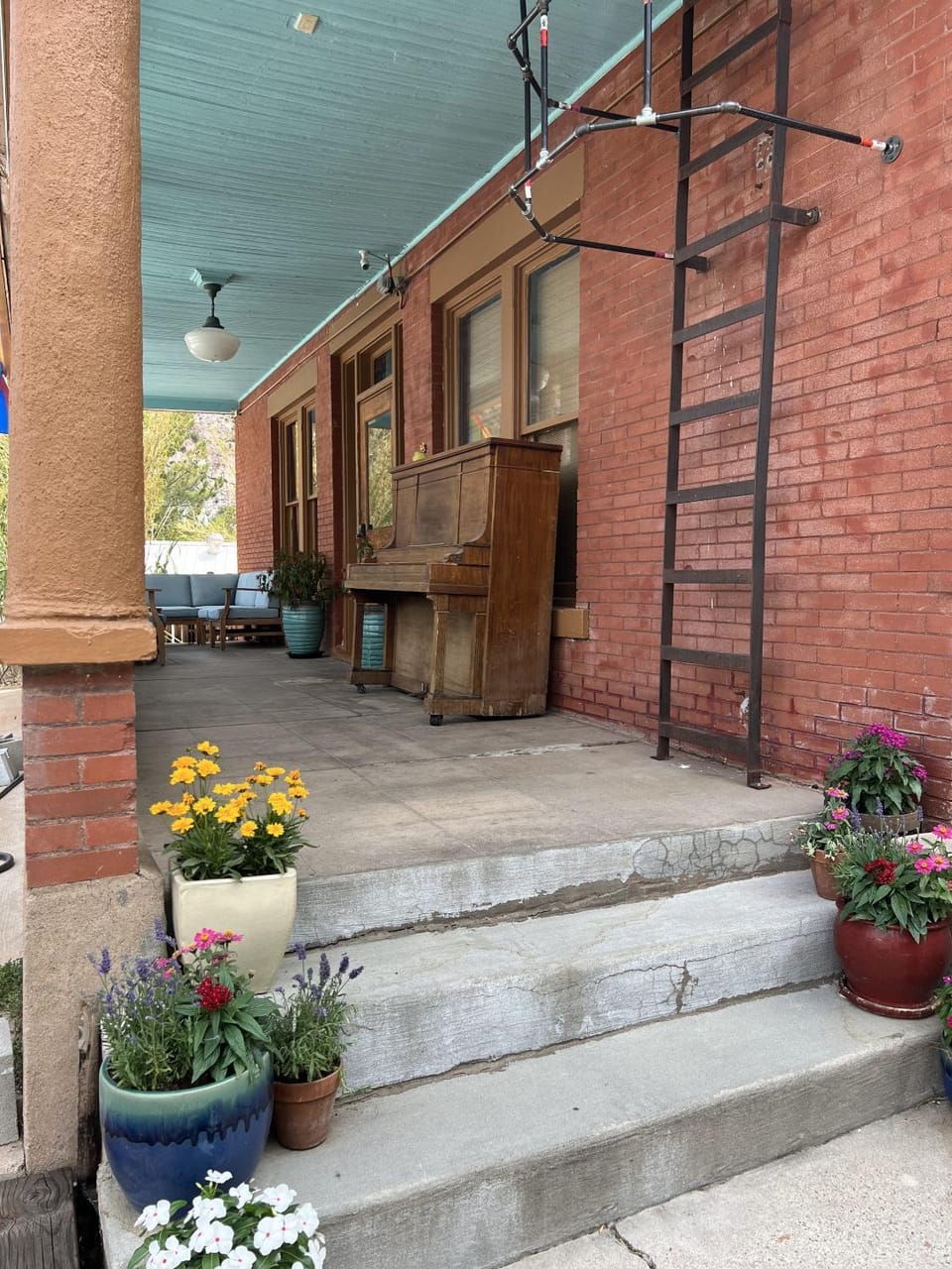 Property building, Patio, Facade/entrance