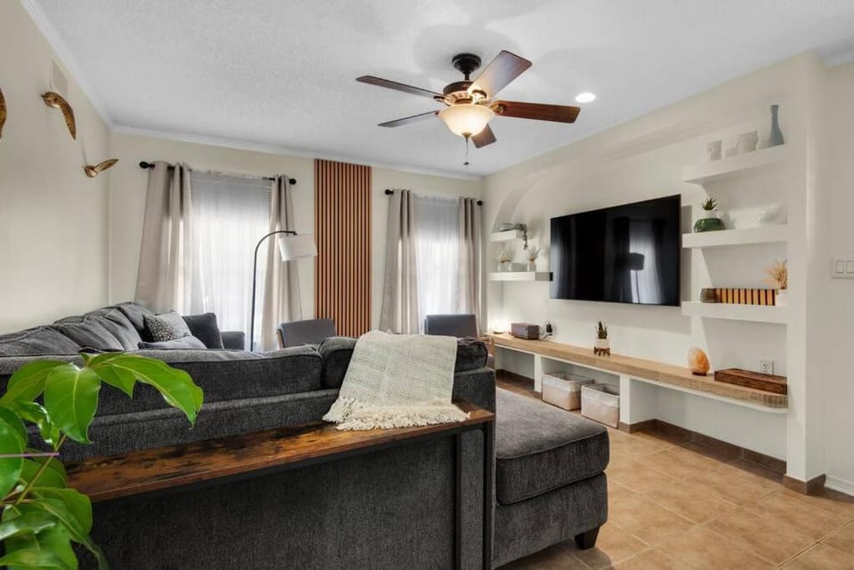 Communal lounge/ TV room, TV and multimedia, Living room, Seating area, fireplace