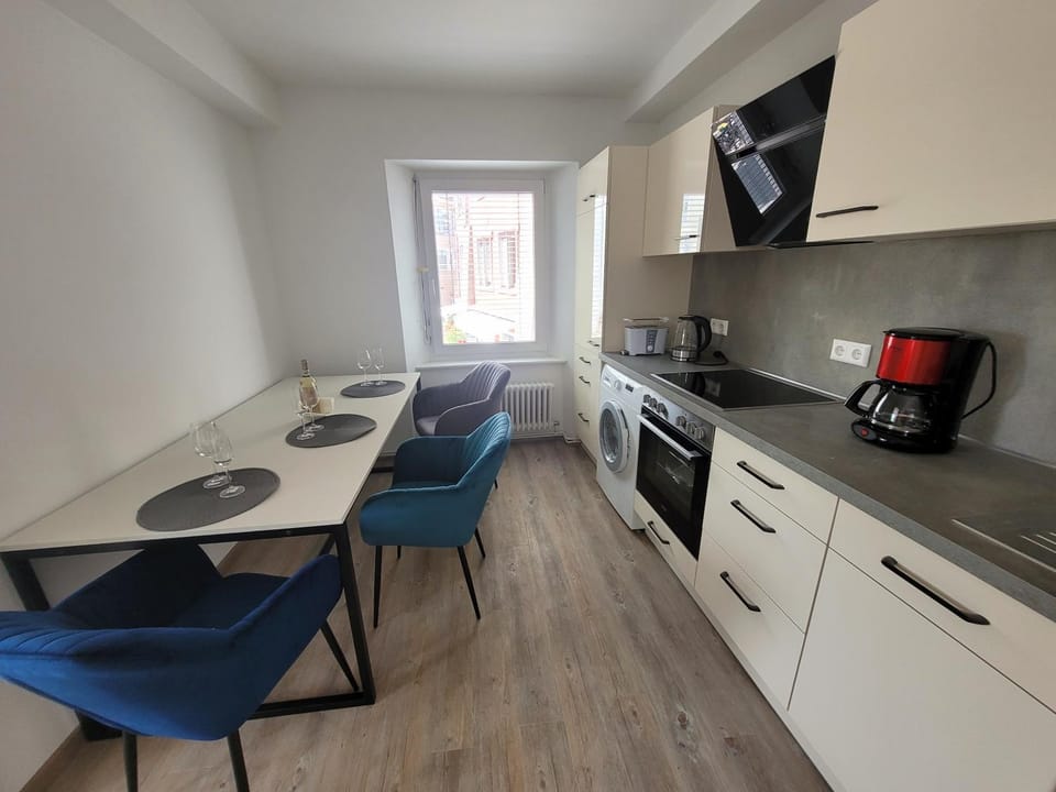 Kitchen or kitchenette, Dining area, pet friendly, stove, toaster
