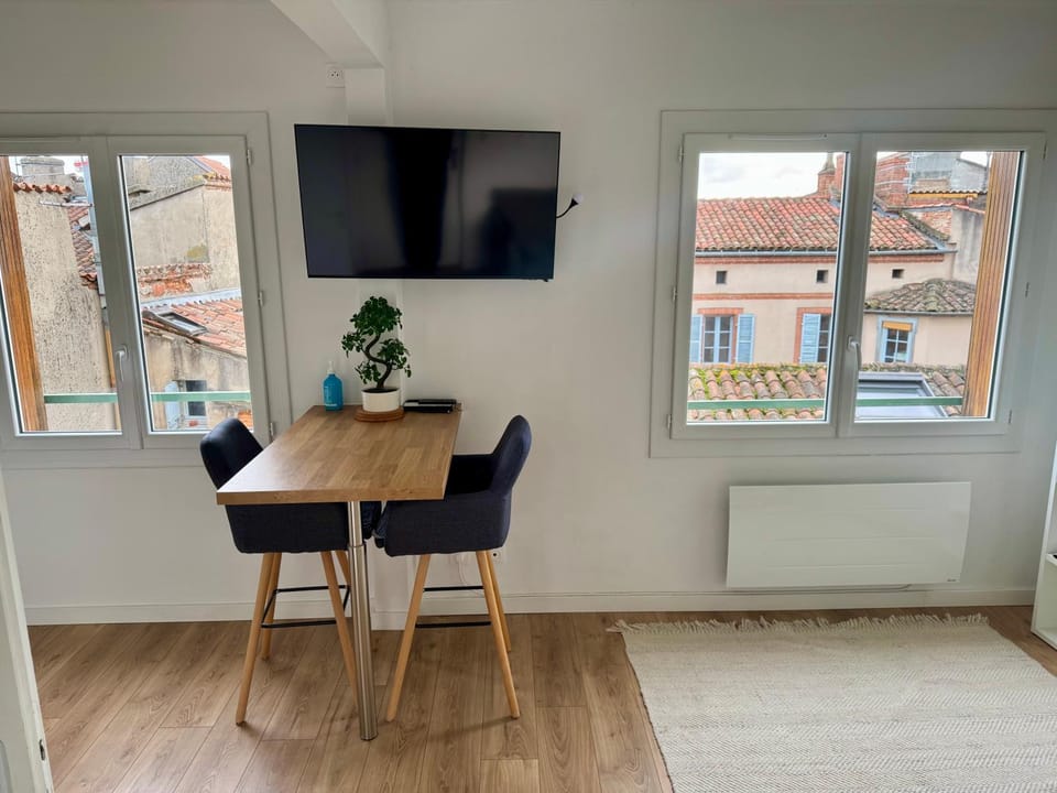 TV and multimedia, Living room, Dining area