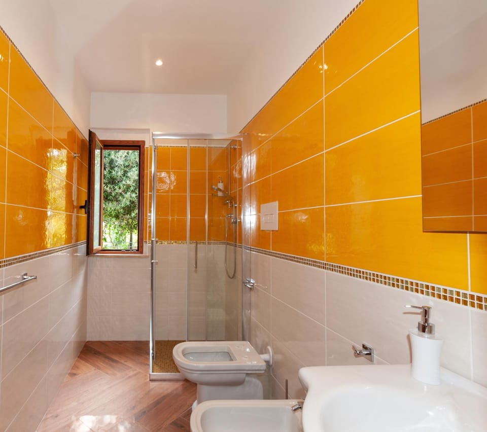 Shower, Toilet, Bathroom, bidet, towels