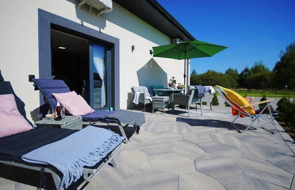 Property building, Day, Garden, Garden view, sunbed