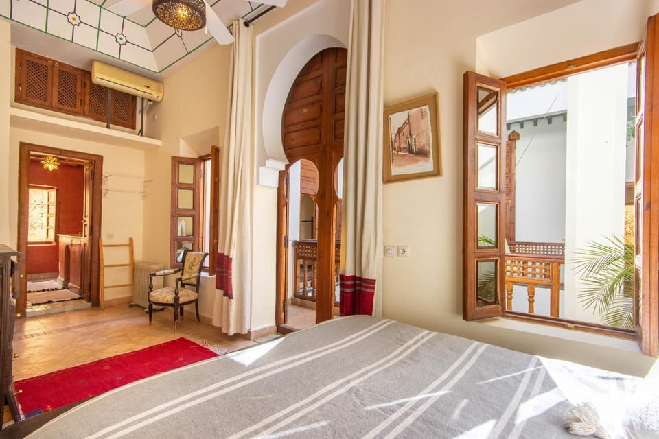 Bed, Living room, Photo of the whole room, Seating area, Bedroom, air conditioner