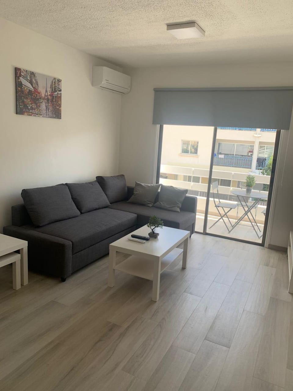 Living room, Seating area, air conditioner