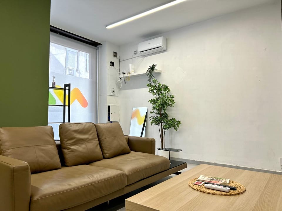 Hostel Ramon lujan 91 Apartment in Madrid