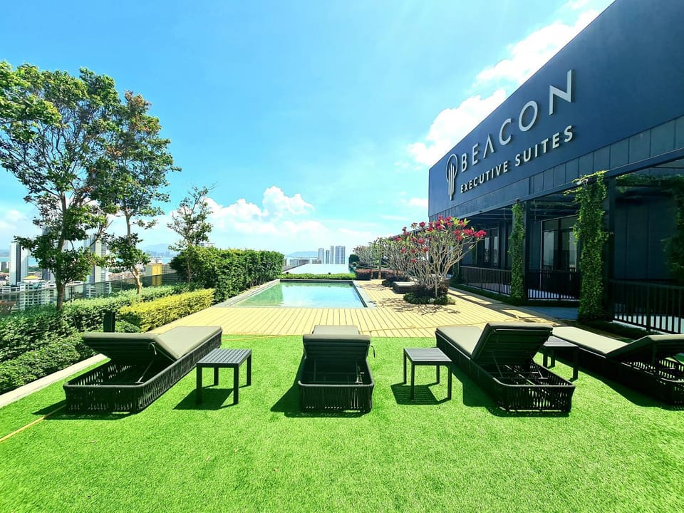 Communal lounge/ TV room, Spring, Day, Garden, Evening entertainment, Garden view, Pool view, Swimming pool, sunbed