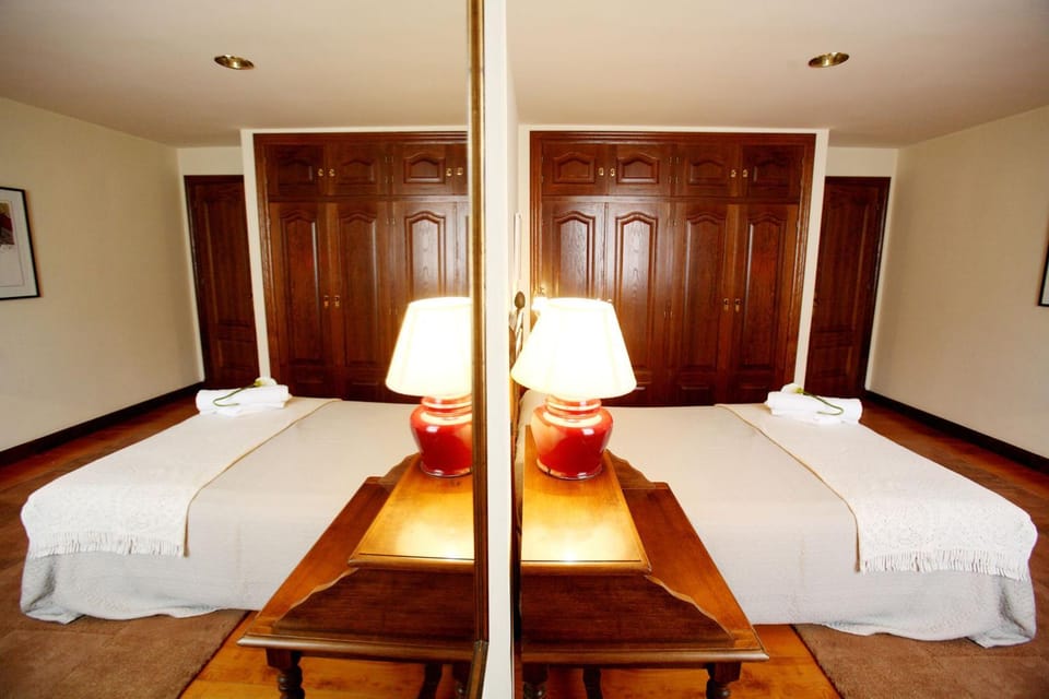 Photo of the whole room, Bedroom