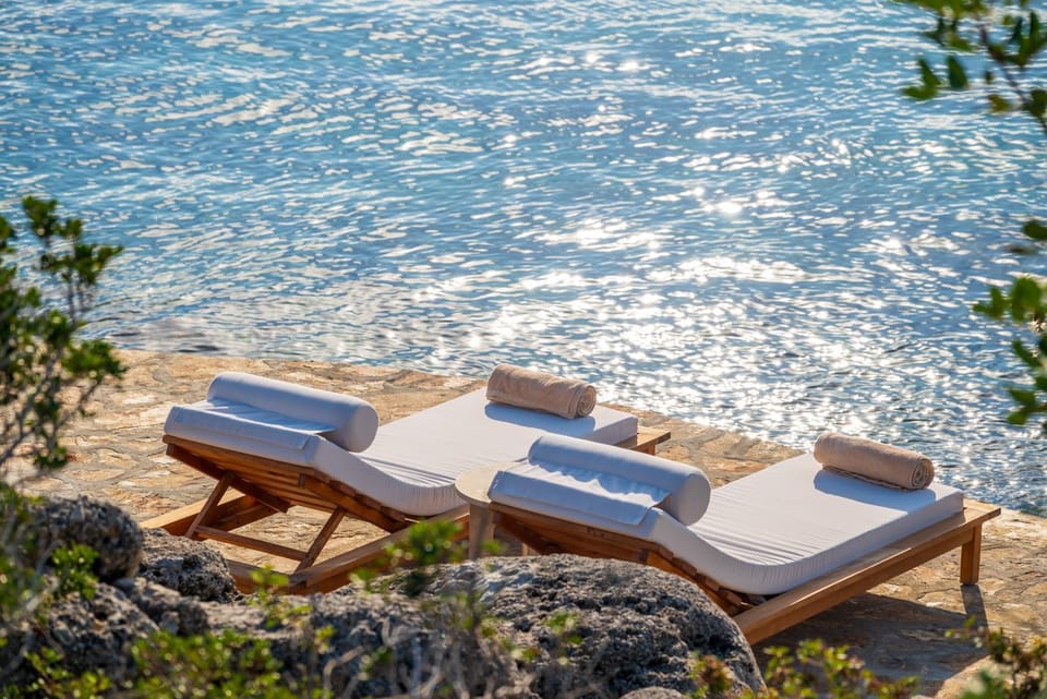 IREMIA SEAFRONT VILLA, Timeless Lifestyle Villa in Lasithi