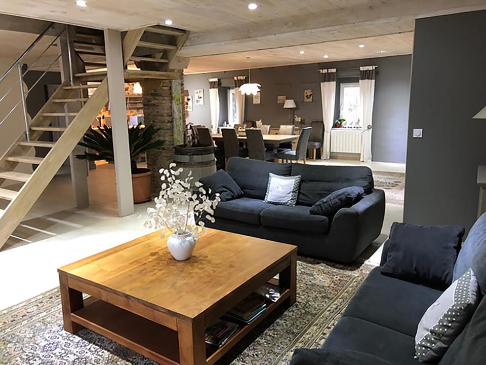 Living room, Seating area