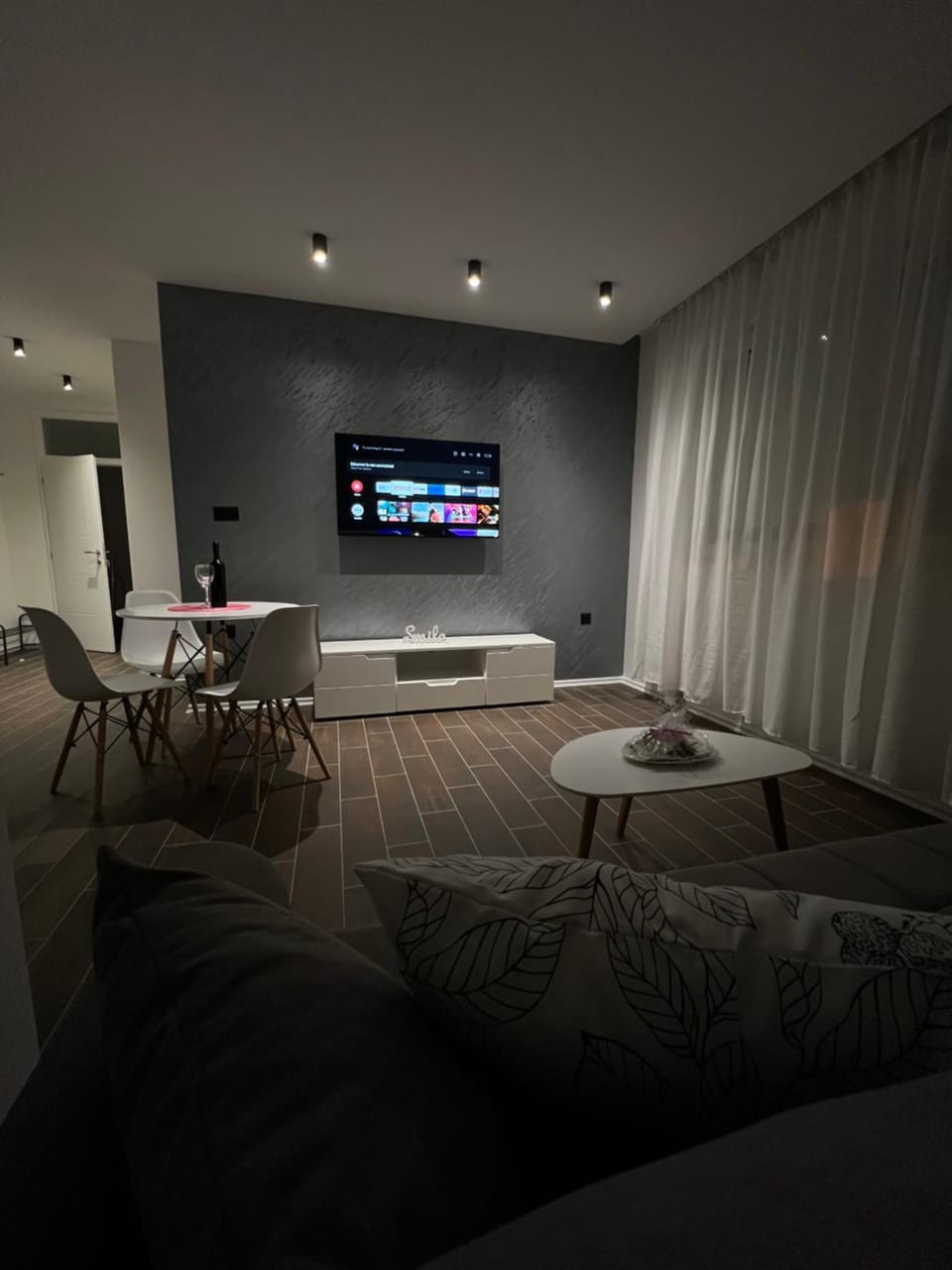 TV and multimedia, Living room, Seating area