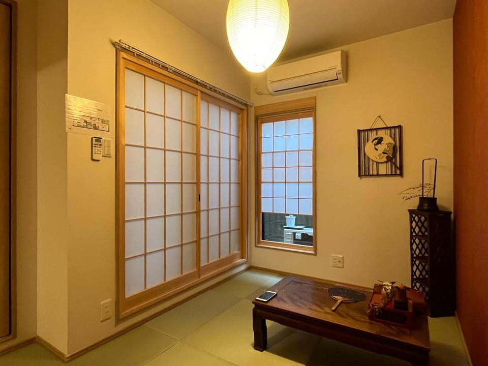 Restaurant/places to eat, Living room