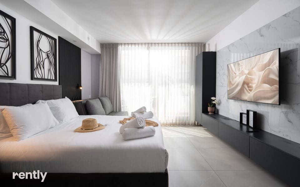 Bed, TV and multimedia