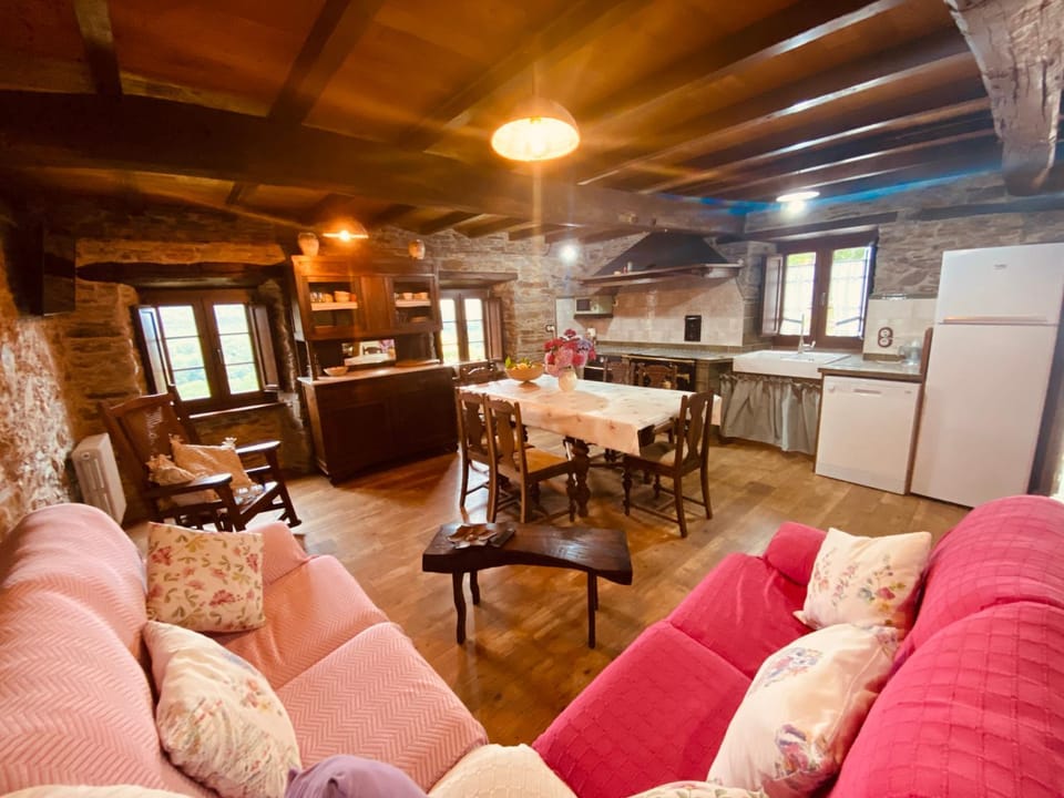 Communal lounge/ TV room, Kitchen or kitchenette, dishwasher, minibar