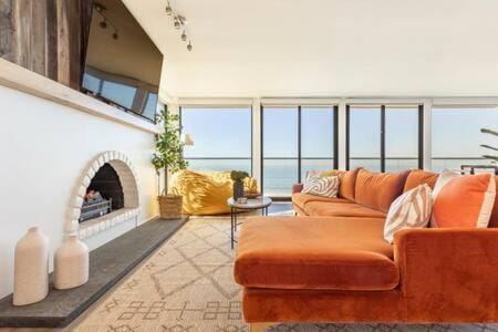 Stay on The Strand Manhattan Beach 4 bedroom - Strand 2 DO NOT REACTIVATE House in Manhattan Beach
