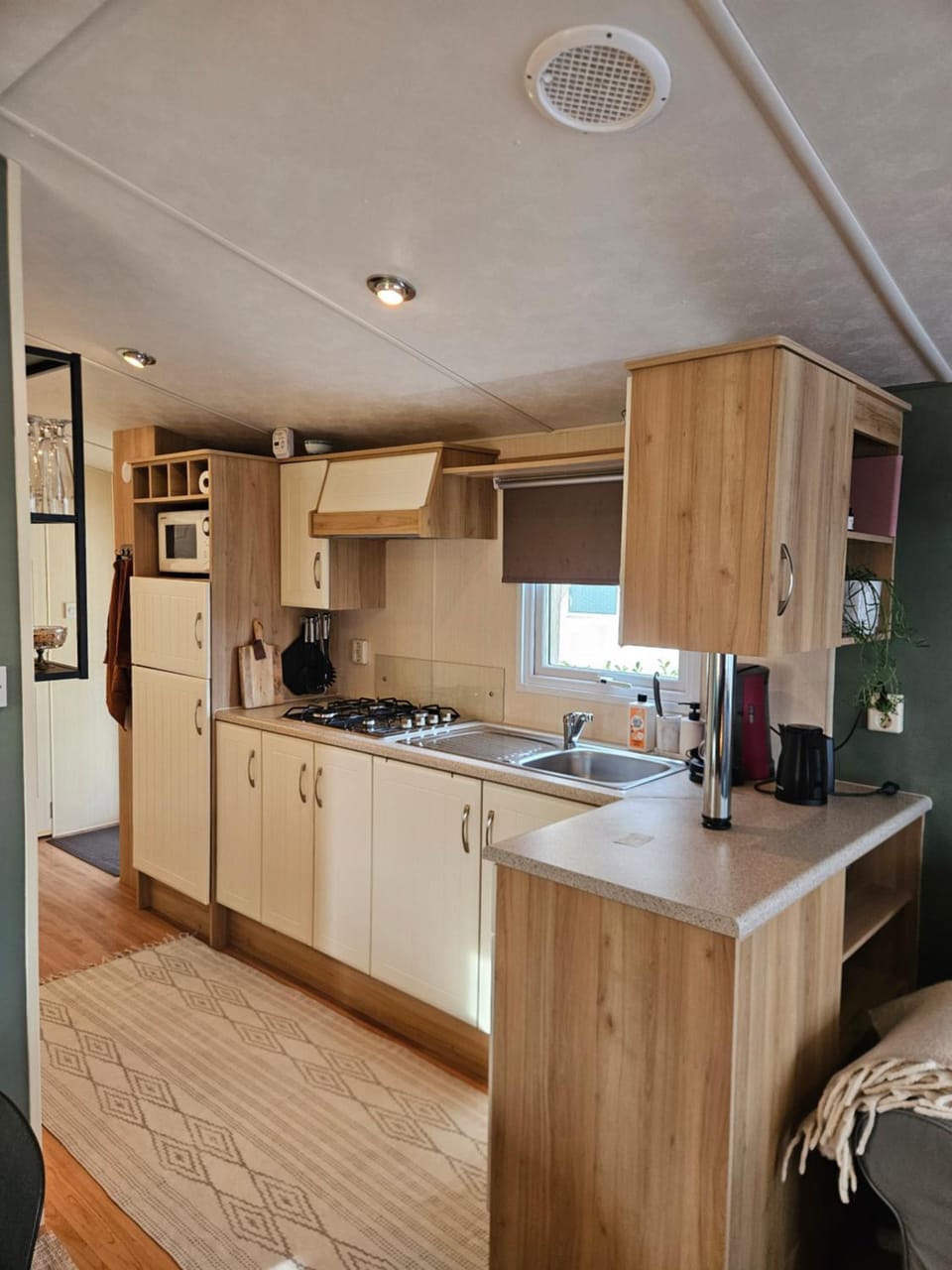 Coffee/tea facilities, Kitchen or kitchenette, oven, pet friendly, stove, kitchen