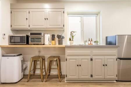Stay around the corner from the Manhattan Beach Strand - Strand 3 DO NOT REACTIVATE Apartment in Manhattan Beach
