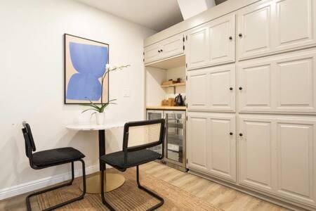Stay around the corner from the Manhattan Beach Strand - Strand 3 DO NOT REACTIVATE Apartment in Manhattan Beach