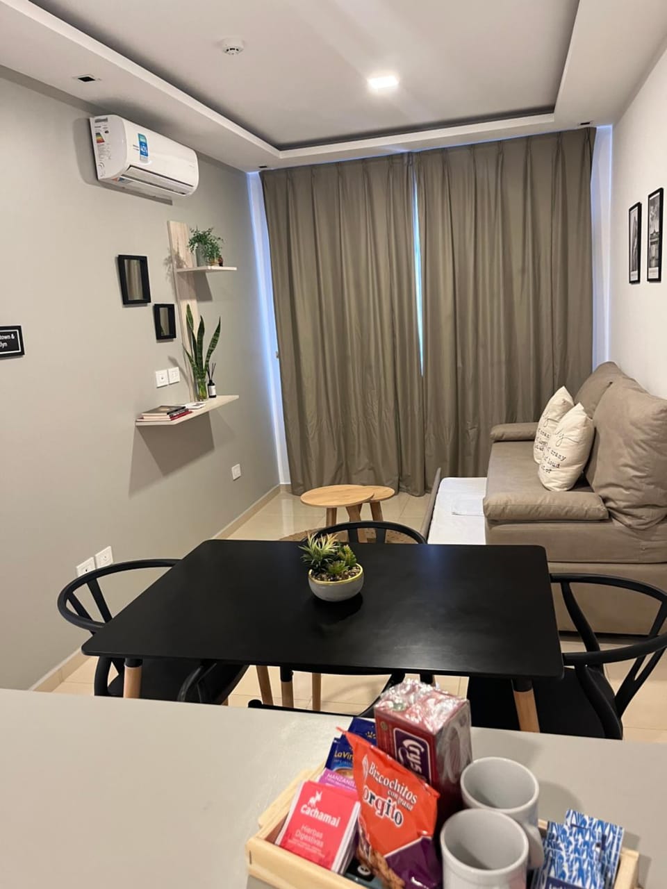 Living room, Dining area