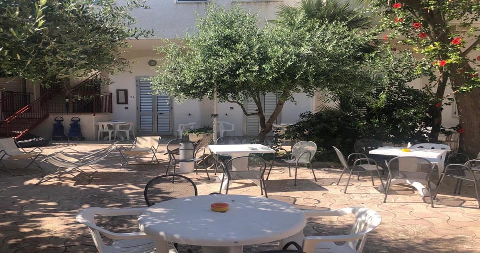 Property building, Patio, Spring, Day, Garden, Banquet/Function facilities
