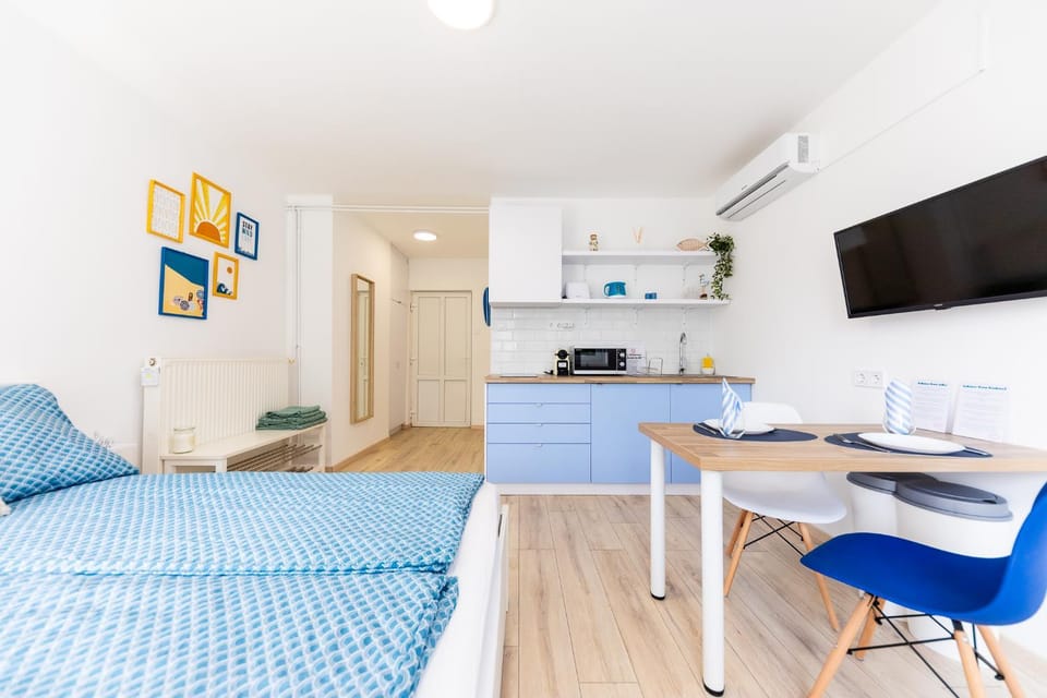 Bed, TV and multimedia, Photo of the whole room, Bedroom, air conditioner