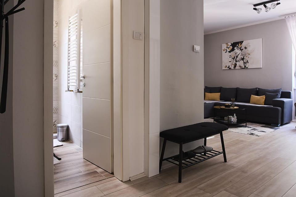 Bathroom, Living room