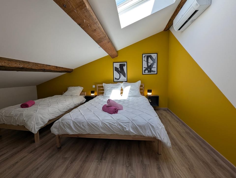 Bed, Bedroom, air conditioner