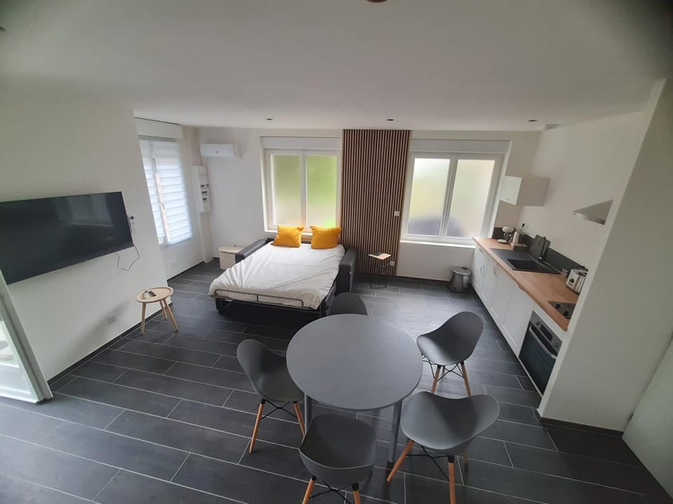 TV and multimedia, Kitchen or kitchenette, Dining area