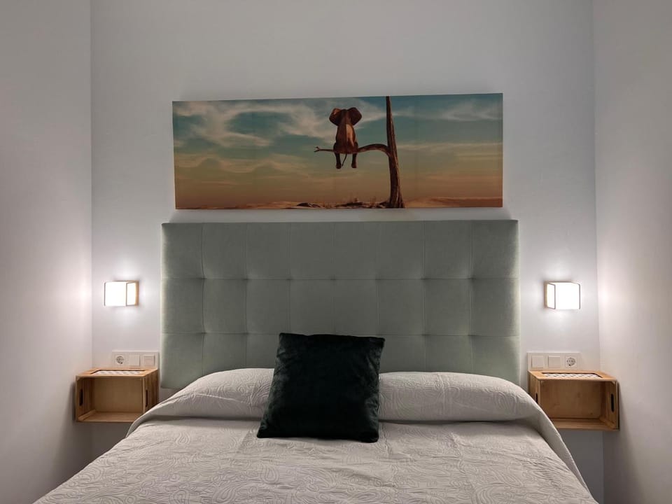 Photo of the whole room, Bedroom