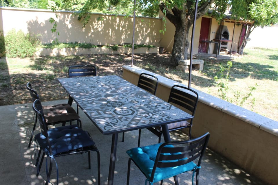 Patio, Garden, Living room, Dining area, Garden view