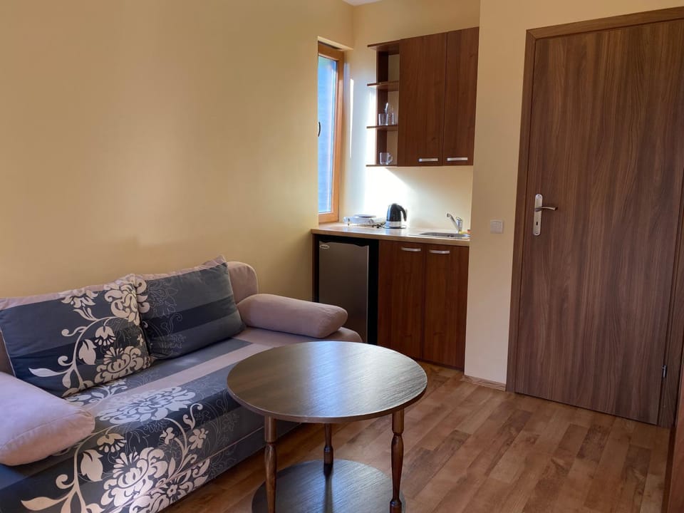 Kitchen or kitchenette, Living room
