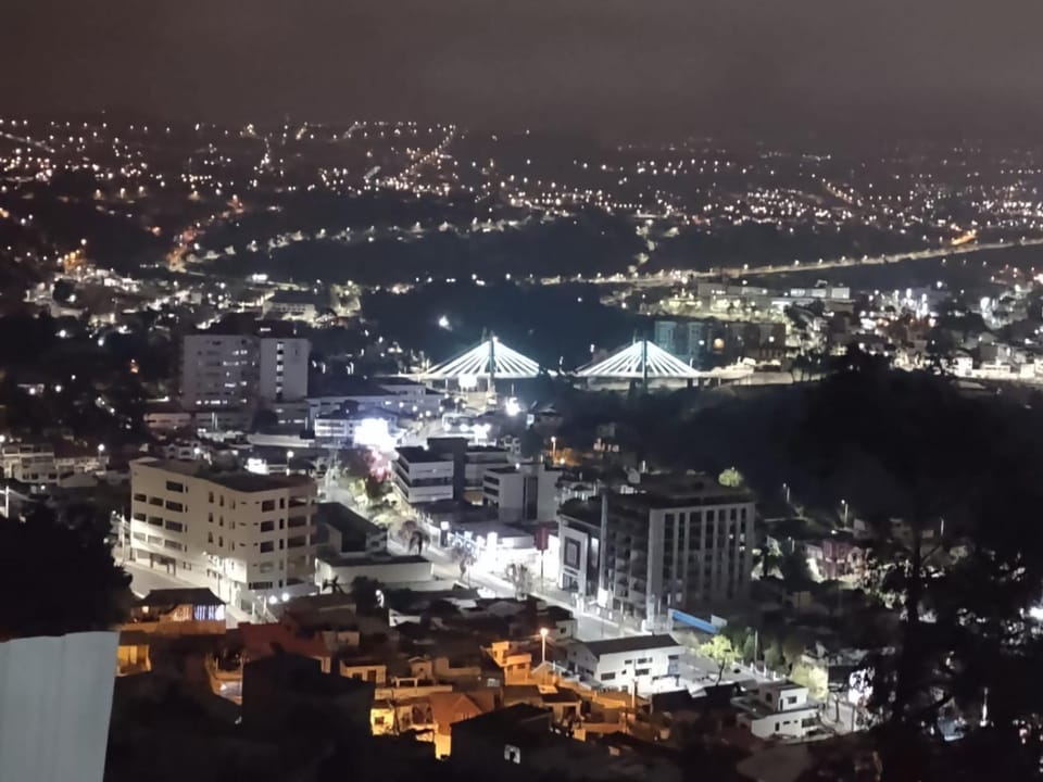 Espectacular Hermosa Casa Vacacional !Sorprendente vista del paisaje de toda la ciudad y sus alrededores! House in Ambato