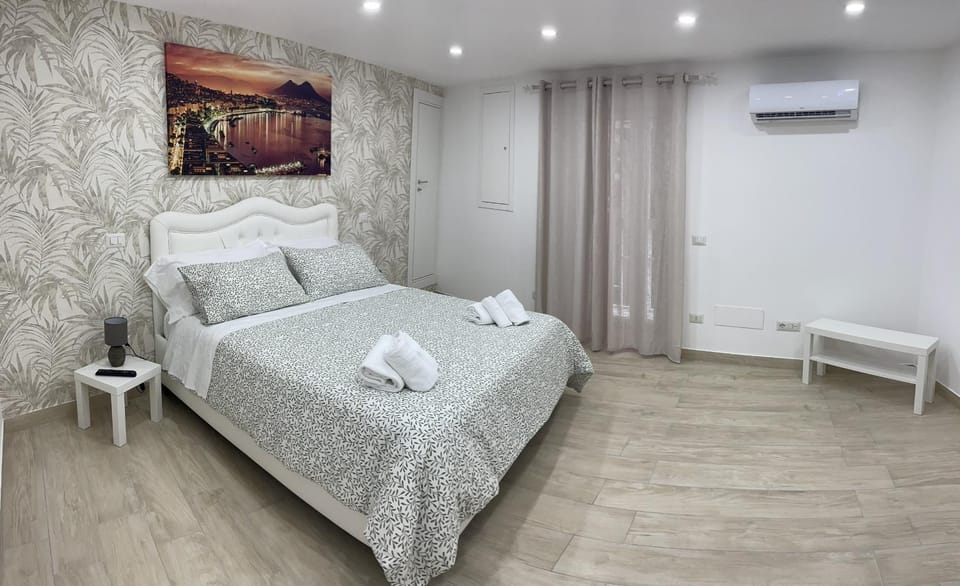 Bed, Photo of the whole room, Bedroom, air conditioner