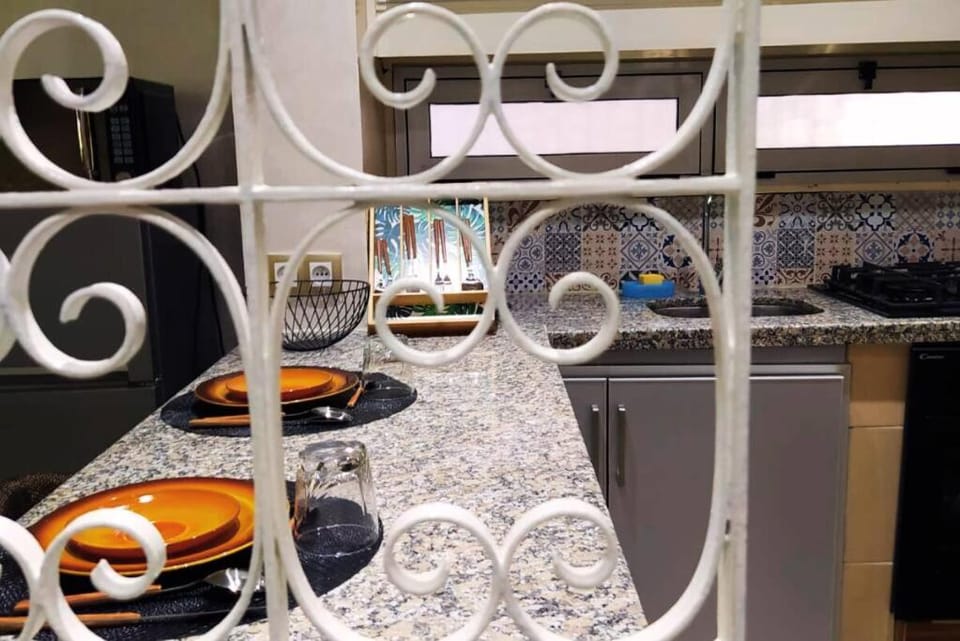 Kitchen or kitchenette, Dining area, minibar, pet friendly